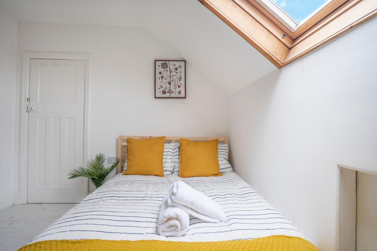 Quiet Neighborhood-Free Parking Apartment Blackpool Bagian luar foto