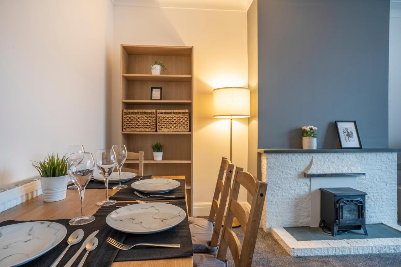 Quiet Neighborhood-Free Parking Apartment Blackpool Bagian luar foto