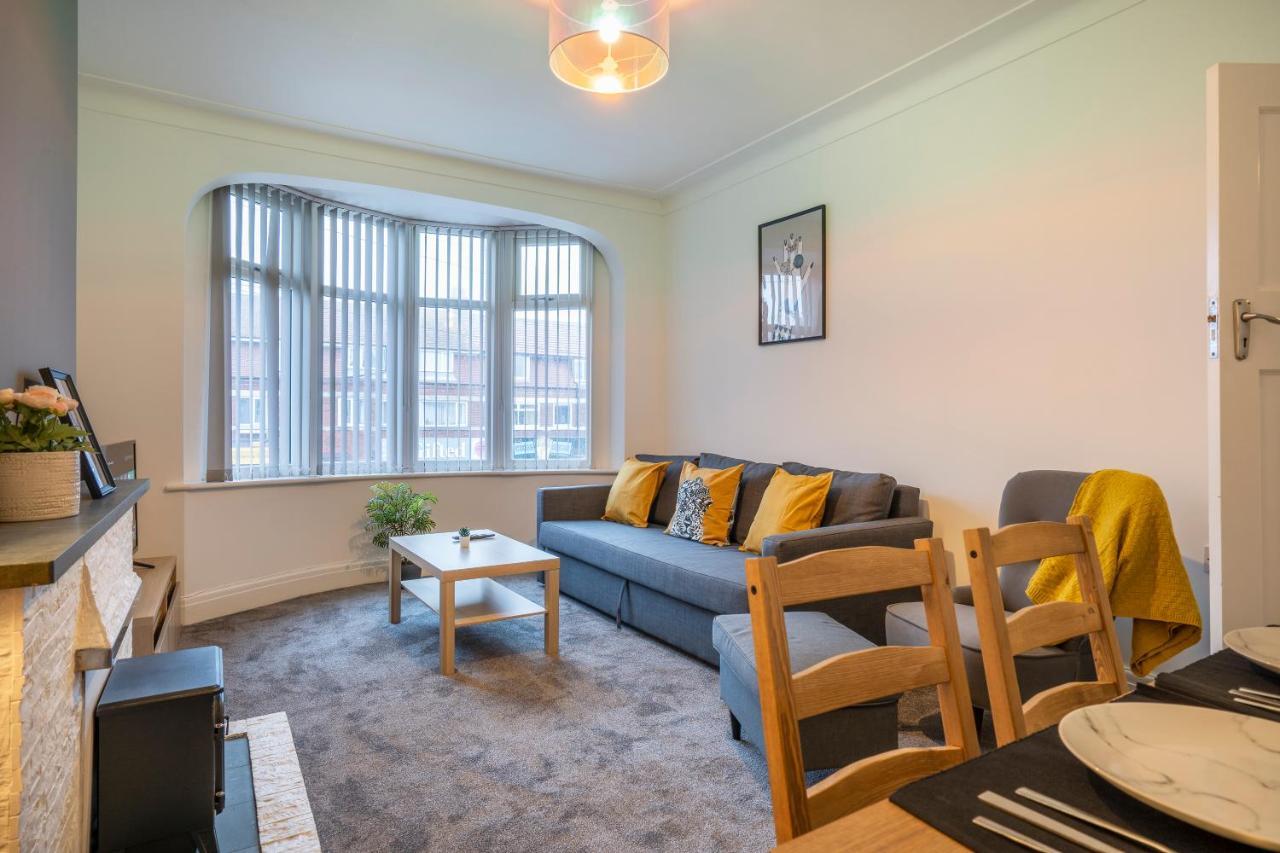 Quiet Neighborhood-Free Parking Apartment Blackpool Bagian luar foto