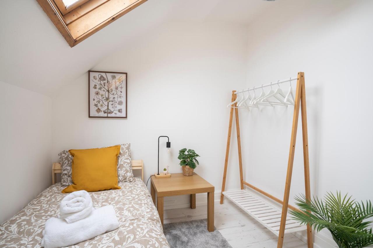 Quiet Neighborhood-Free Parking Apartment Blackpool Bagian luar foto