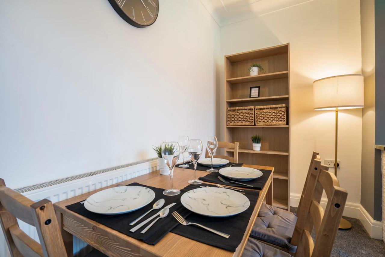 Quiet Neighborhood-Free Parking Apartment Blackpool Bagian luar foto