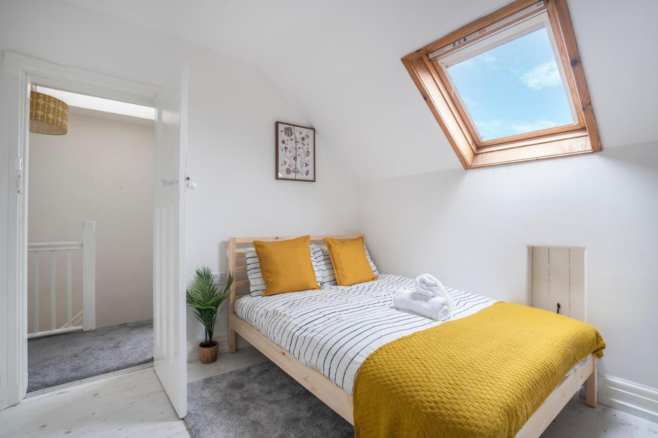 Quiet Neighborhood-Free Parking Apartment Blackpool Bagian luar foto