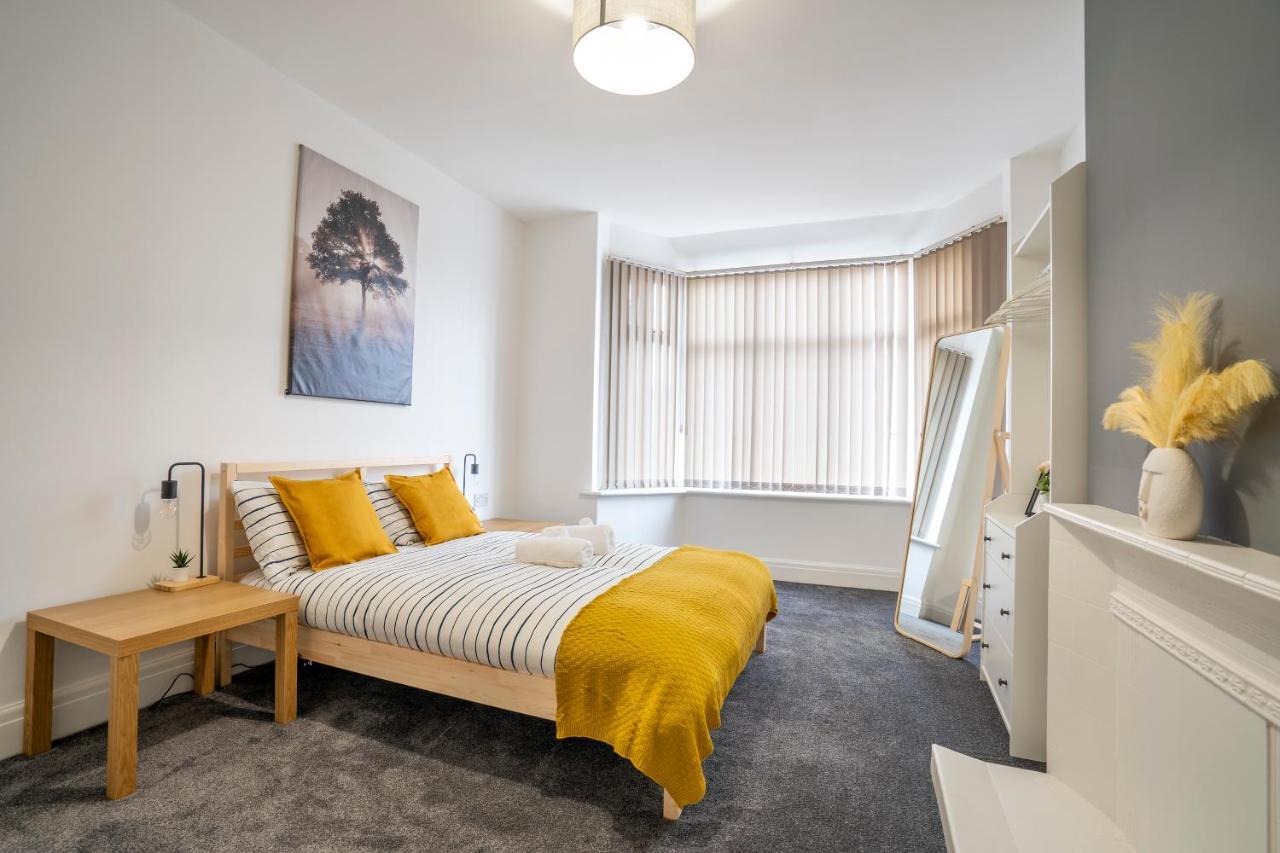 Quiet Neighborhood-Free Parking Apartment Blackpool Bagian luar foto