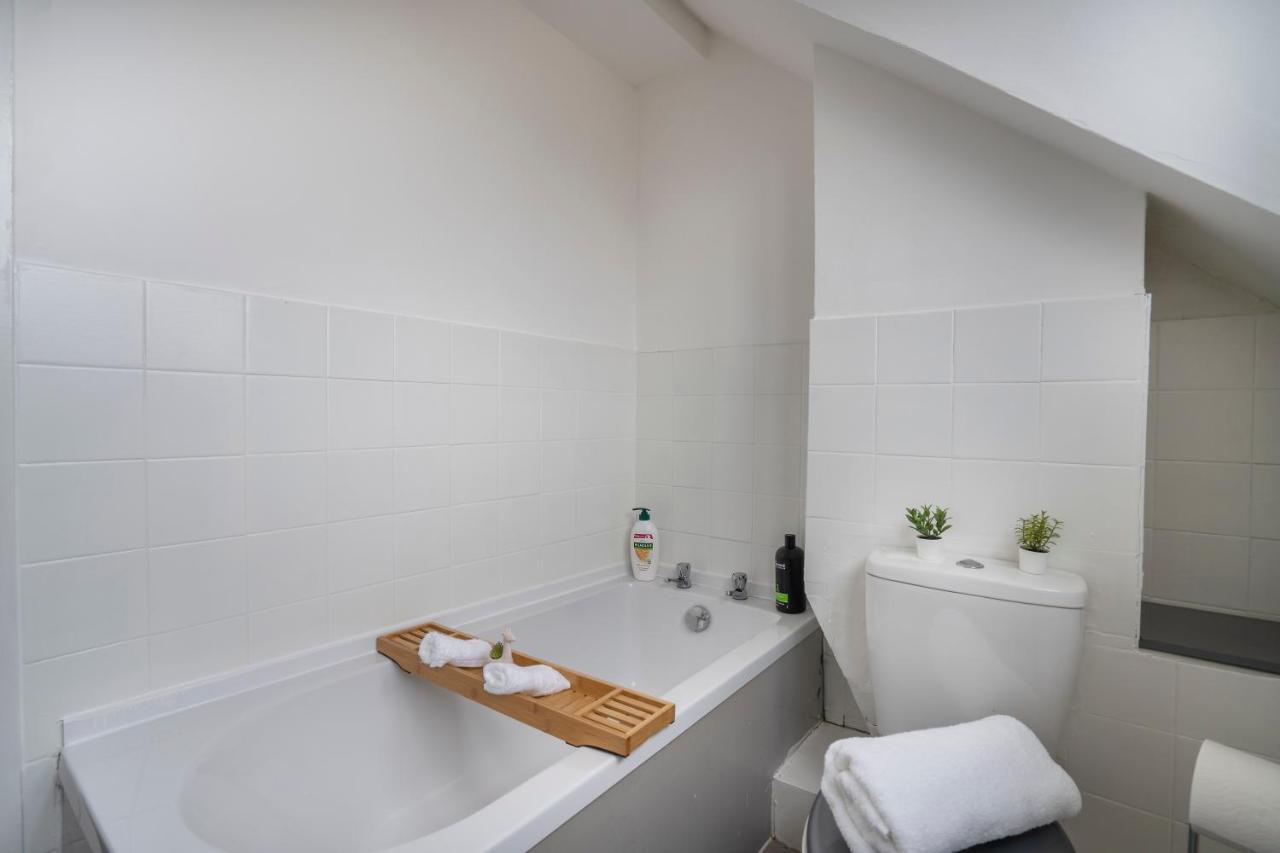 Quiet Neighborhood-Free Parking Apartment Blackpool Bagian luar foto
