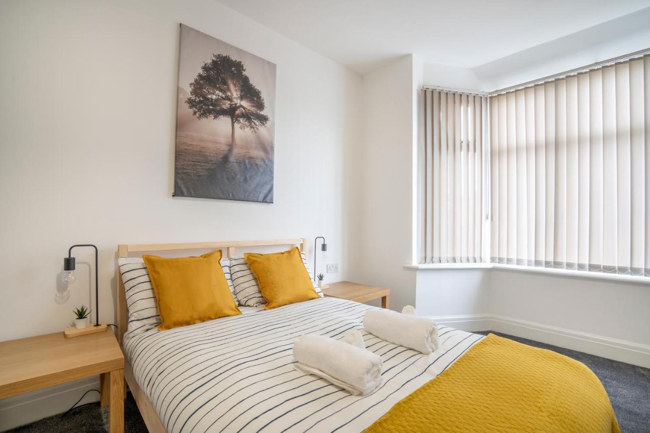 Quiet Neighborhood-Free Parking Apartment Blackpool Bagian luar foto