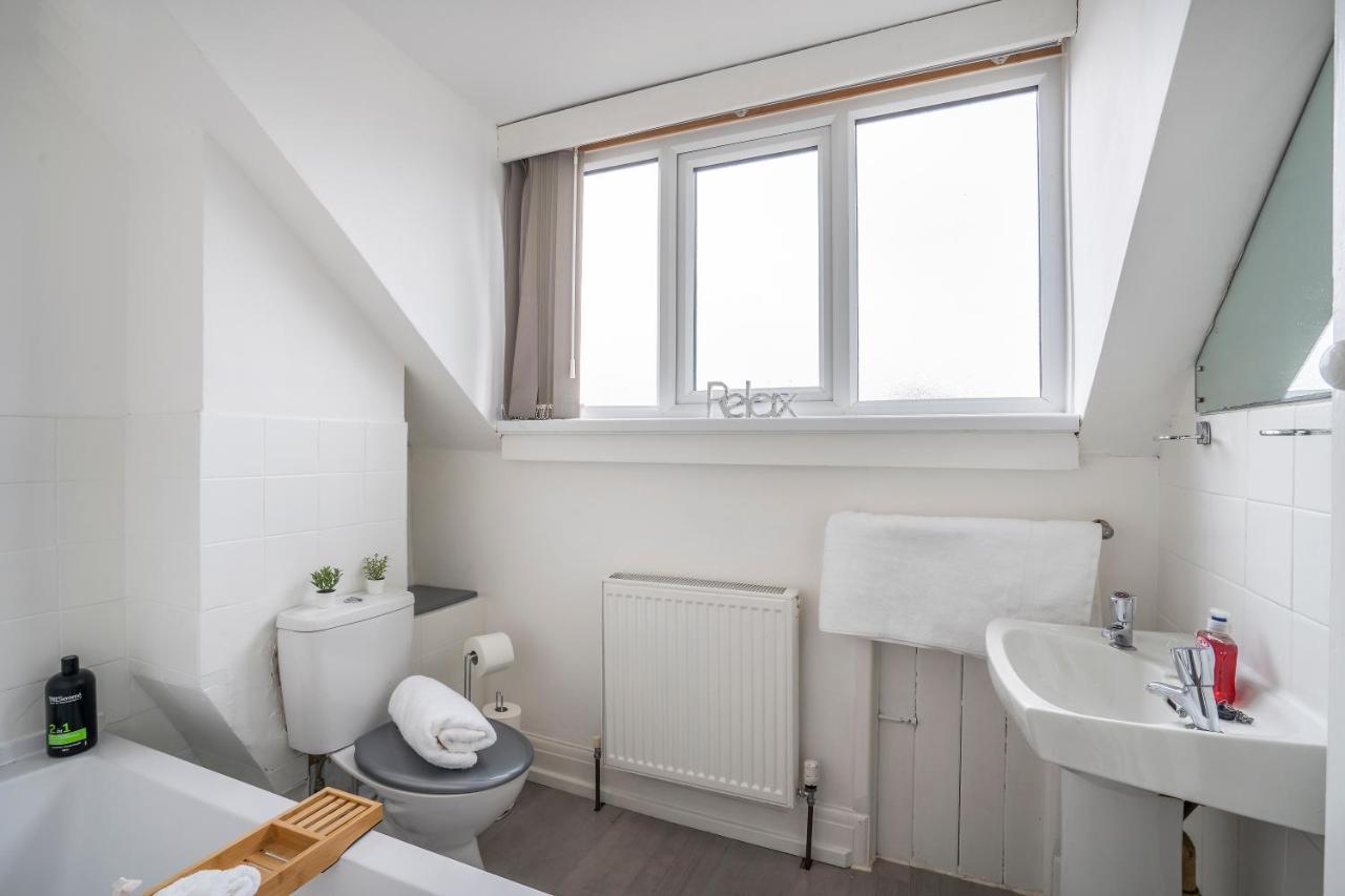 Quiet Neighborhood-Free Parking Apartment Blackpool Bagian luar foto