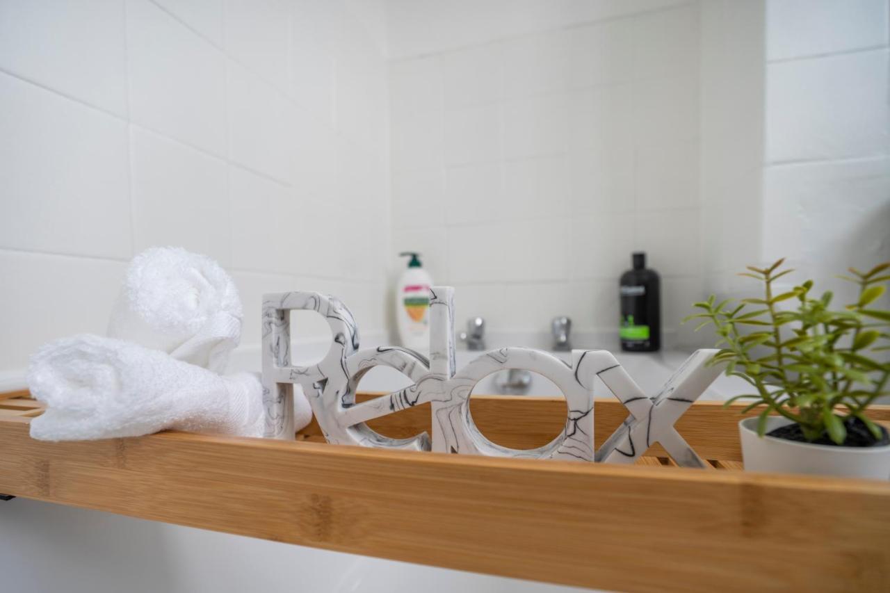Quiet Neighborhood-Free Parking Apartment Blackpool Bagian luar foto