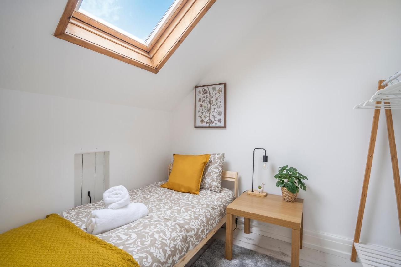 Quiet Neighborhood-Free Parking Apartment Blackpool Bagian luar foto