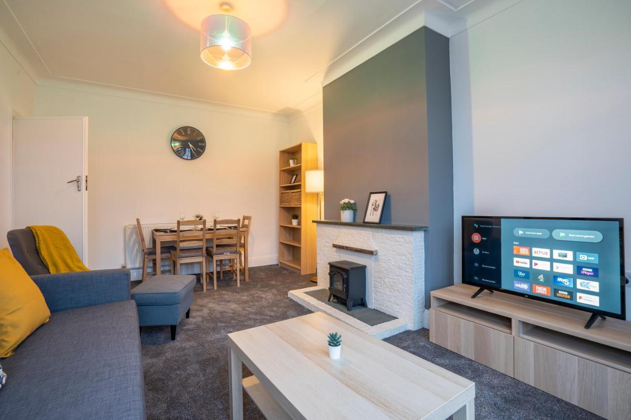 Quiet Neighborhood-Free Parking Apartment Blackpool Bagian luar foto
