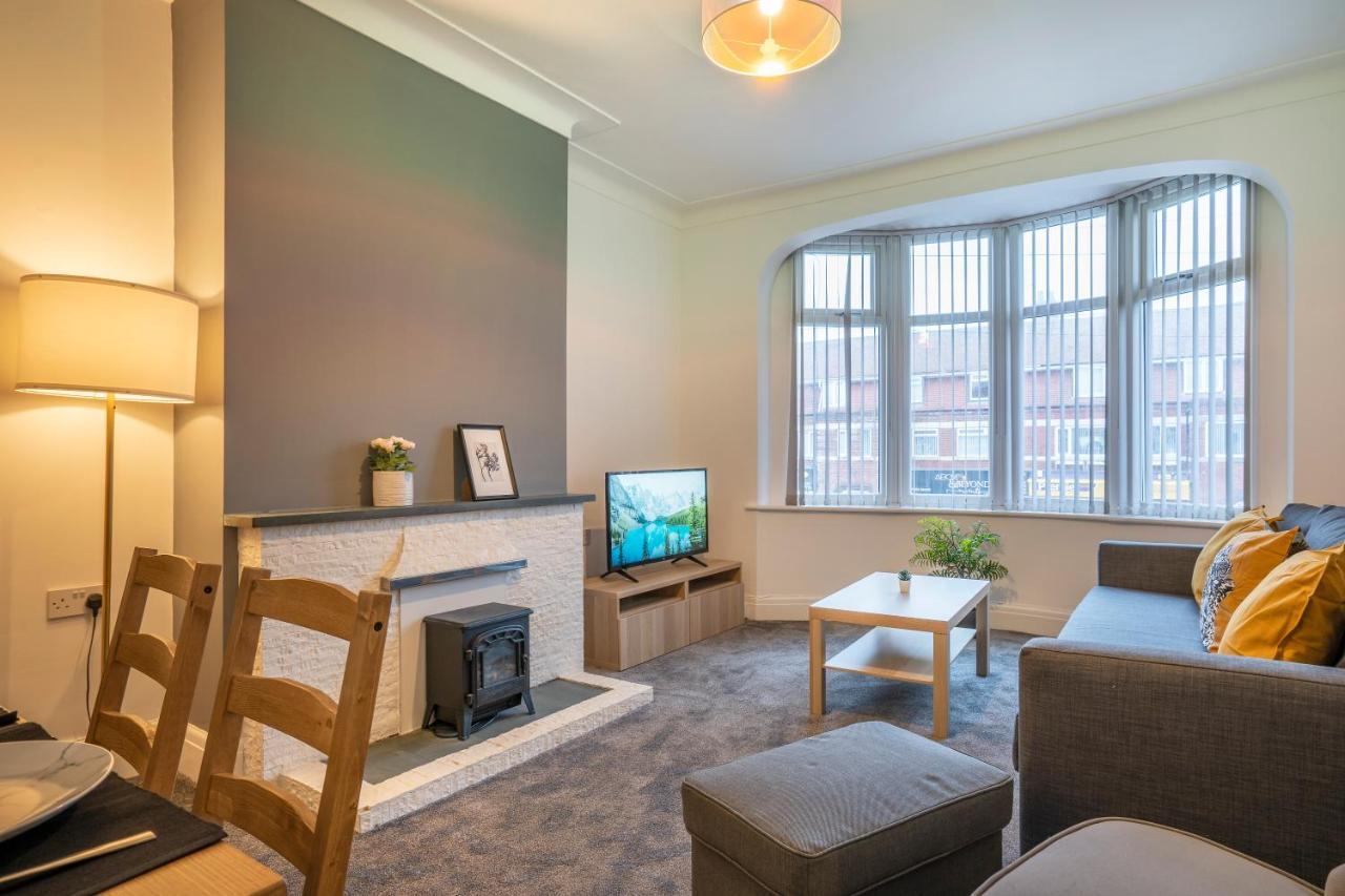 Quiet Neighborhood-Free Parking Apartment Blackpool Bagian luar foto