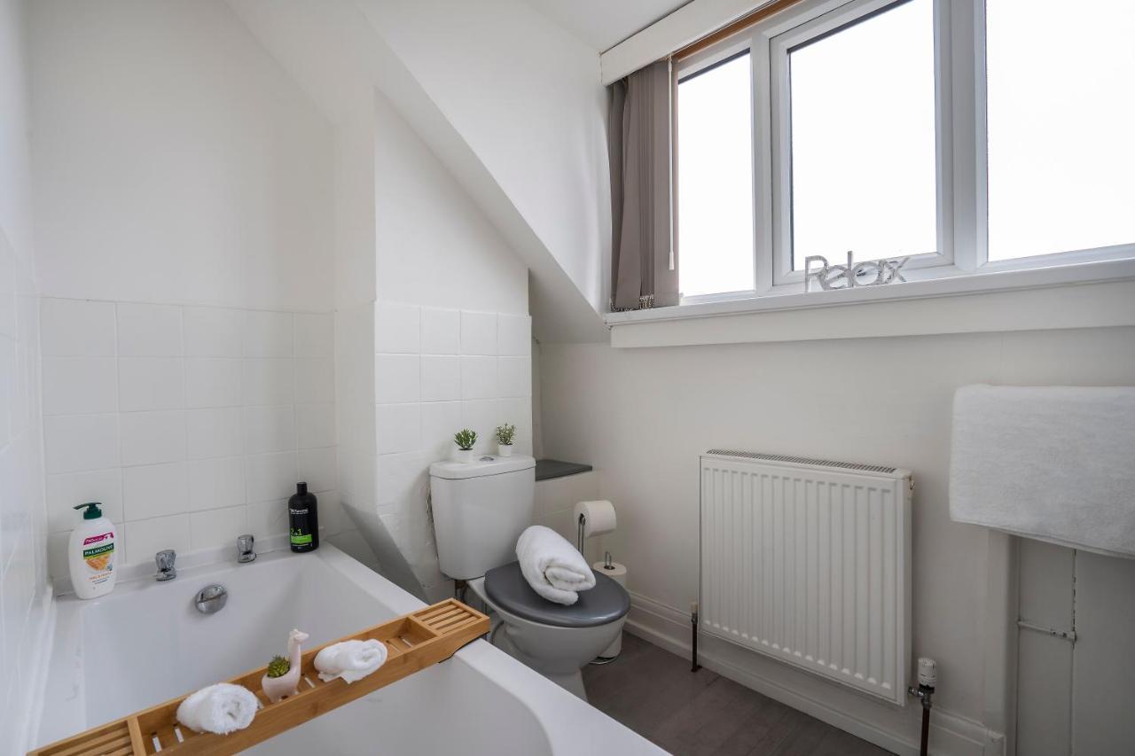 Quiet Neighborhood-Free Parking Apartment Blackpool Bagian luar foto