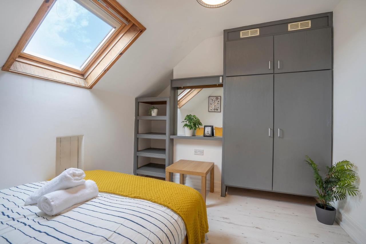 Quiet Neighborhood-Free Parking Apartment Blackpool Bagian luar foto